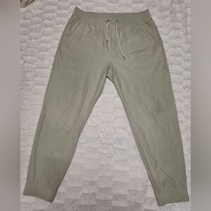 Vuori Men's Joggers ⚠️ Pay attention to the details of the garment